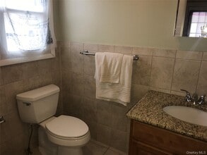 40 Central Ave in Westbury, NY - Building Photo - Building Photo