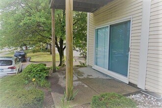 816 Bloomfield Village Blvd in Auburn Hills, MI - Building Photo - Building Photo