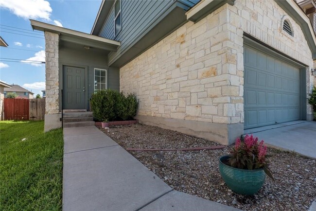 2124 Nestlewood Dr in Austin, TX - Building Photo - Building Photo