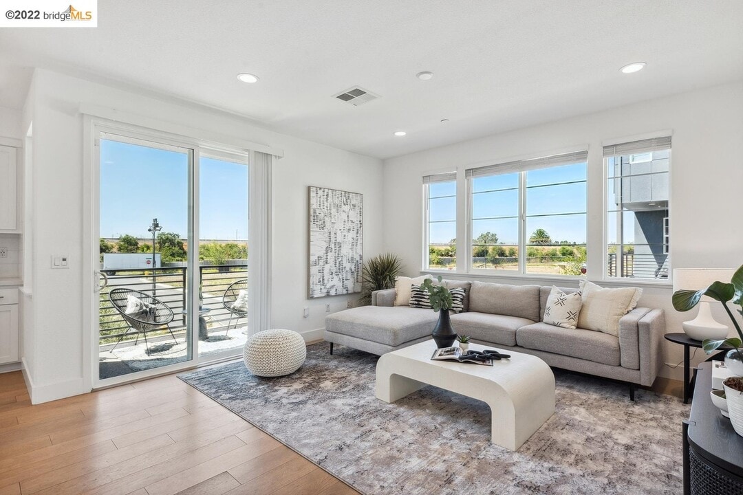 149 Cue Way in Hayward, CA - Building Photo