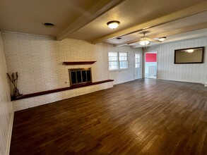 2117 65th St in Lubbock, TX - Building Photo - Building Photo