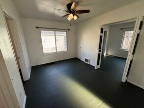 851 1/2 6th Ave in Coraopolis, PA - Building Photo - Building Photo