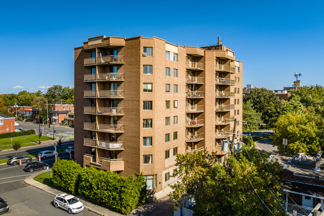 Navarin Apartments in St. Laurent, QC - Building Photo - Building Photo