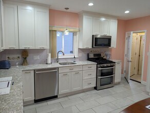 28 Shapley Ave, Unit 1 in Medford, MA - Building Photo - Building Photo