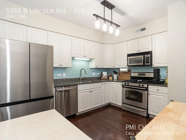 5588 N Lincoln Ave in Chicago, IL - Building Photo - Building Photo