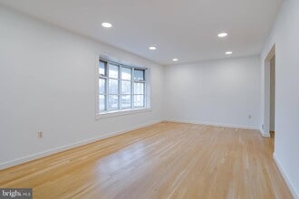 8122 Truro Ct in West Springfield, VA - Building Photo - Building Photo