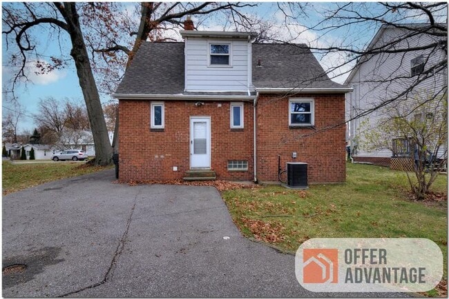 638 E 240th St in Euclid, OH - Building Photo - Building Photo