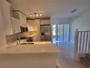 6248 Osprey Lake Cir in Riverview, FL - Building Photo - Building Photo