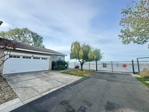 10 Sea Point Way in Pittsburg, CA - Building Photo - Building Photo