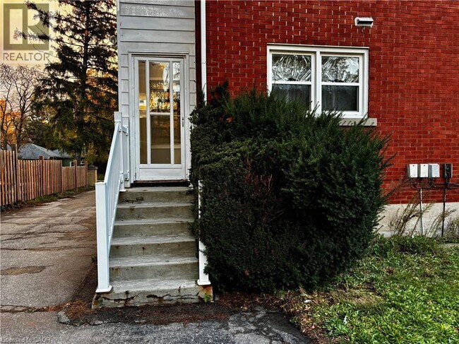 155 Ann St in Kitchener, ON - Building Photo - Building Photo