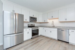 60 Sherburne Ave in Tyngsboro, MA - Building Photo