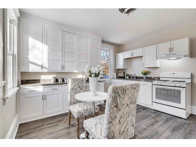 2105 N Aldrich Ave in Minneapolis, MN - Building Photo - Building Photo