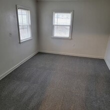 1211 Lewis Ave in Des Moines, IA - Building Photo - Building Photo