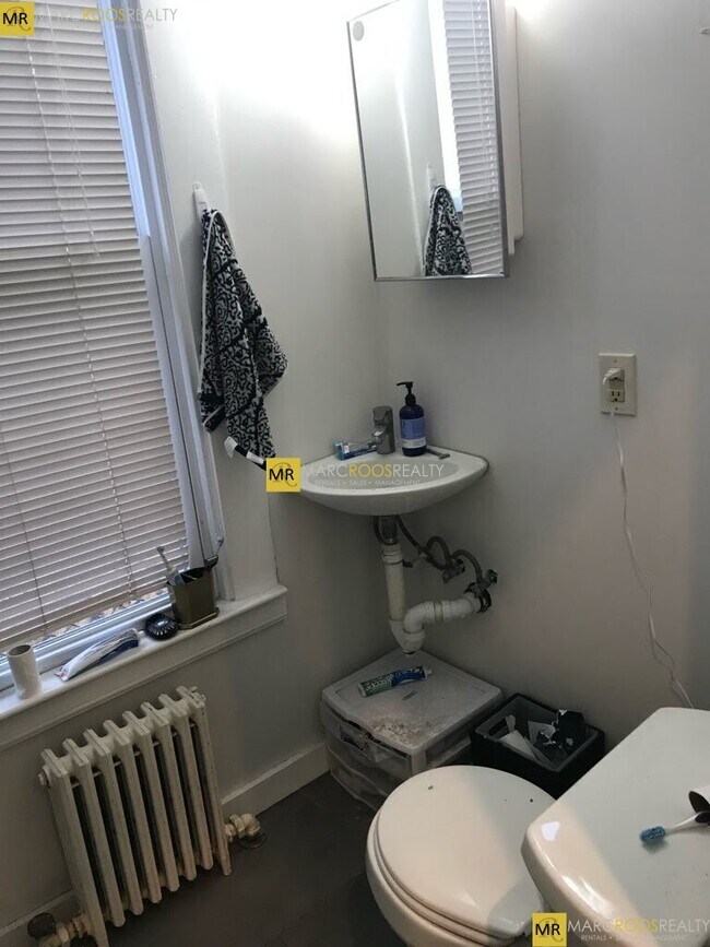 16 Chetwynd Rd, Unit 1 in Somerville, MA - Building Photo - Building Photo