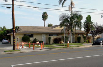 Walnut Apartments in Orange, CA - Building Photo - Building Photo