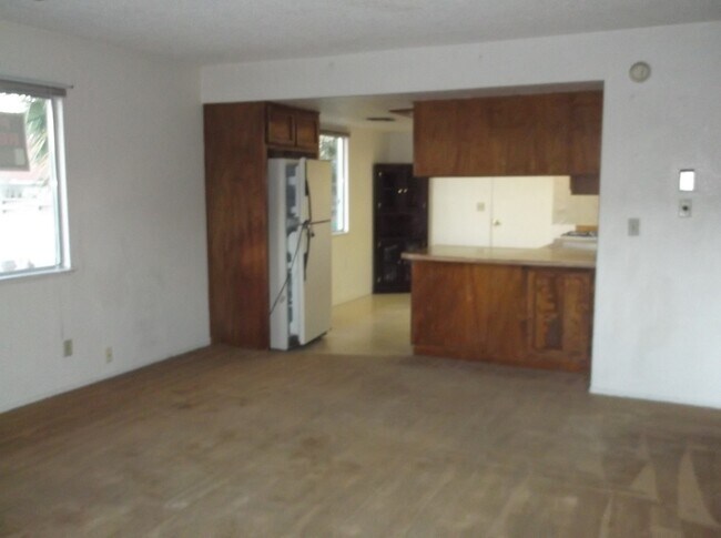 431 W Church Ave in Ridgecrest, CA - Foto de edificio - Building Photo