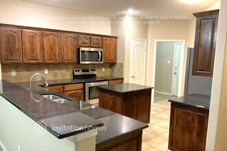 1225 Spanish Moss Dr in Burleson, TX - Foto de edificio - Building Photo