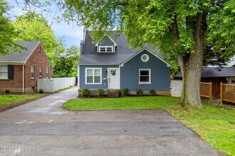 121 N Hubbards Ln in Louisville, KY - Building Photo - Building Photo