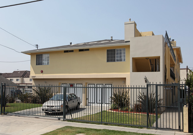 12927 Doty Ave in Hawthorne, CA - Building Photo - Building Photo