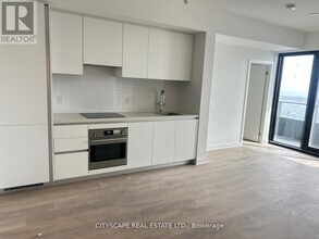 4015 The Exchange in Mississauga, ON - Building Photo - Building Photo