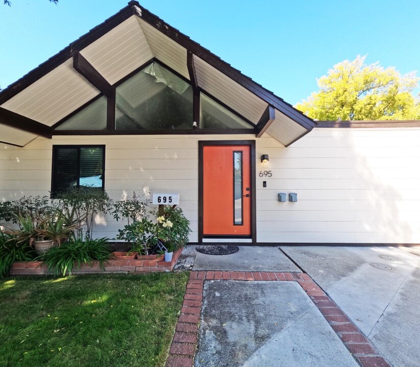 695 Toyon Pl in Palo Alto, CA - Building Photo