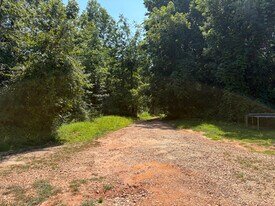 208 Daily Rd in Alto, GA - Building Photo