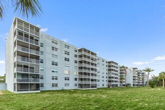 5500 NW 2nd Ave in Boca Raton, FL - Building Photo - Building Photo