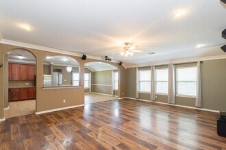 9419 Silver Ridge Dr in Rosharon, TX - Building Photo - Building Photo