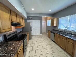 1068 Day Ave in Jacksonville, FL - Building Photo - Building Photo
