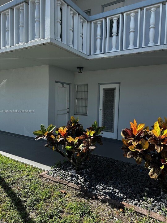 608 NE 2nd St in Dania Beach, FL - Building Photo