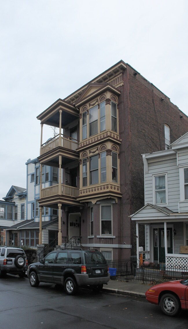 136 Mohawk St in Cohoes, NY - Foto de edificio - Building Photo