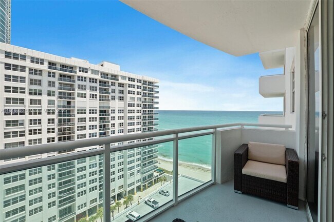 3001 S Ocean Dr, Unit 1407 in Hollywood, FL - Building Photo - Building Photo