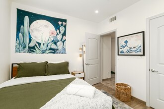 953 Normandie Ave-Unit -204 in Los Angeles, CA - Building Photo - Building Photo