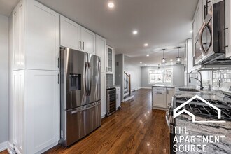 7225 E Prairie Rd in Lincolnwood, IL - Building Photo - Building Photo