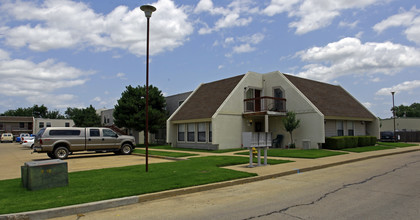 Summit Apartments in Jenks, OK - Foto de edificio - Building Photo