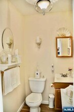 64 Garfield Pl in Ridgewood, NJ - Building Photo - Building Photo