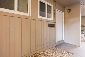 3028 Center St in Miami, FL - Building Photo - Building Photo