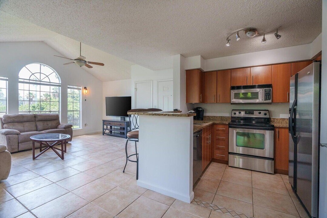 1050 Crystal P Way in Delray Beach, FL - Building Photo