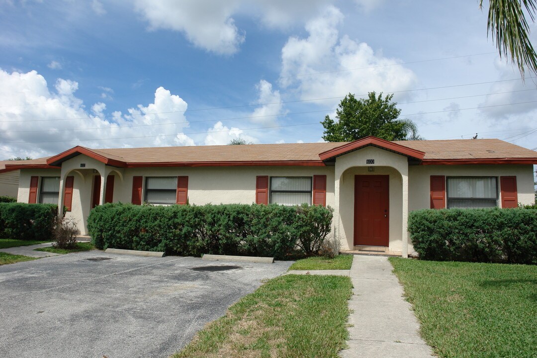 Signum Resort Las Palmas in Avon Park, FL - Building Photo