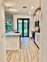 14102 SW St Creek Dr in Port St. Lucie, FL - Foto de edificio - Building Photo