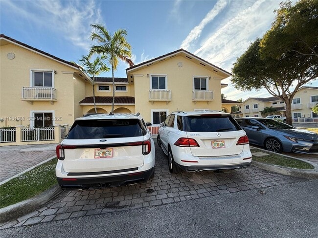 7402 NW 179th Terrace in Hialeah, FL - Building Photo - Building Photo