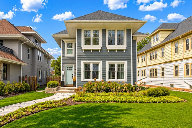 4445 N Frederick Ave in Shorewood, WI - Building Photo - Building Photo