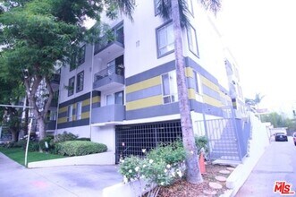 884 Palm Ave in West Hollywood, CA - Building Photo - Building Photo