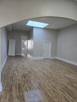 206 S Main St, Unit Second Floor in Elkhart, IN - Building Photo