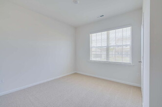 213 Moore Crk Dr in Fuquay Varina, NC - Building Photo - Building Photo