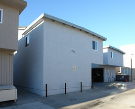 900 E Oceanfront in Newport Beach, CA - Building Photo - Building Photo