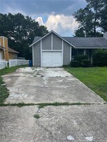 6847 Candlewood Dr in Fayetteville, NC - Building Photo