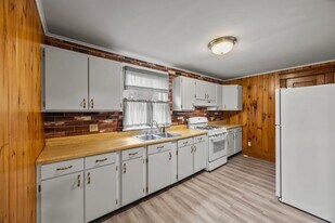 319 Wheatfield St in North Tonawanda, NY - Building Photo