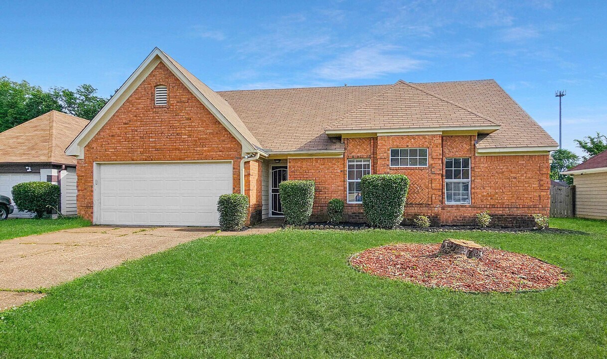 7120 Wetherburn Cove in Memphis, TN - Building Photo