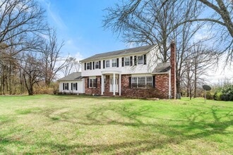 10 Monroe Ct in Princeton, NJ - Building Photo - Building Photo